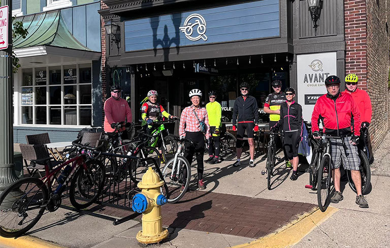 group of cyclists leaving Avant in Lake Geneva, heading out on bike routes in Walworth County